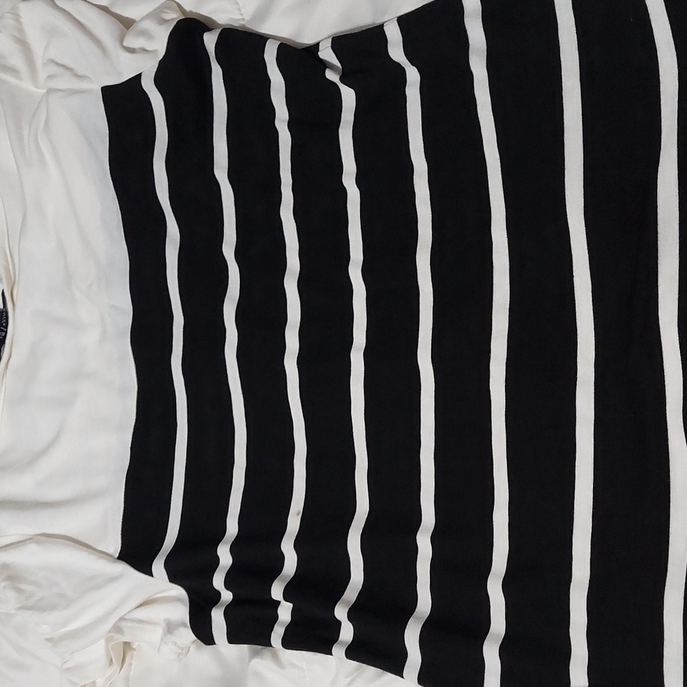 WHITE/BLACK BLOUSE - Picture 7 of 8